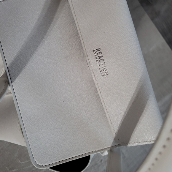 Kenneth Cole reaction bag - Picture 5 of 9